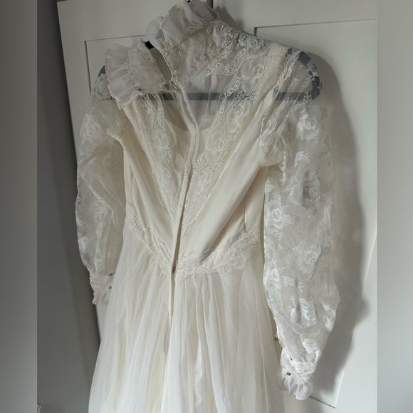 Vintage IGLWU Wedding gown size 6 lace ruffles waterfall beads train - Picture 7 of 11